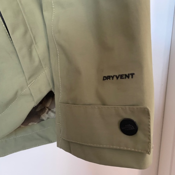 NWOT DryVent Rain Jacket: The North Face - Picture 4 of 13